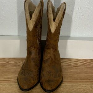 CATO Vegan Faux Leather
Cowgirl Boots size 8 nwot
